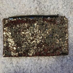 Sparkly gold sequin clutch